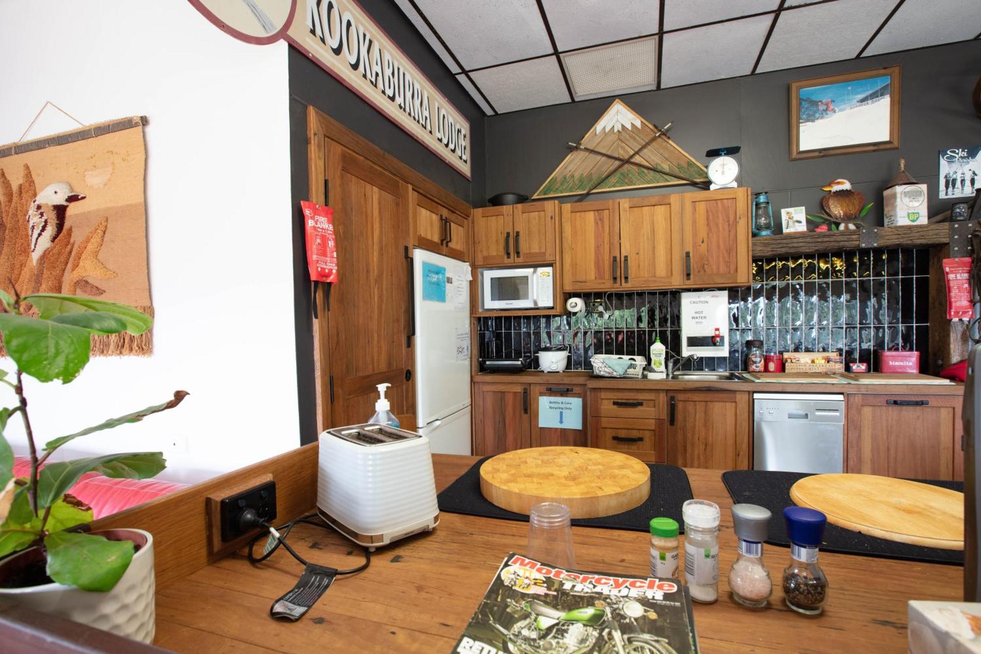 Kookaburra Lodge Jindabyne Exterior photo